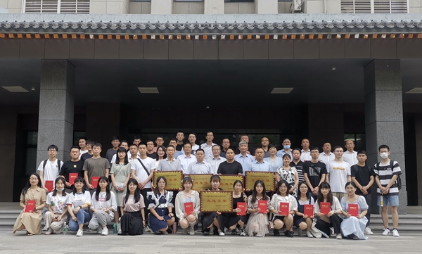 f12f70bea13f4456b974d3f9aa41b94b.jpg 合照_副本.jpg